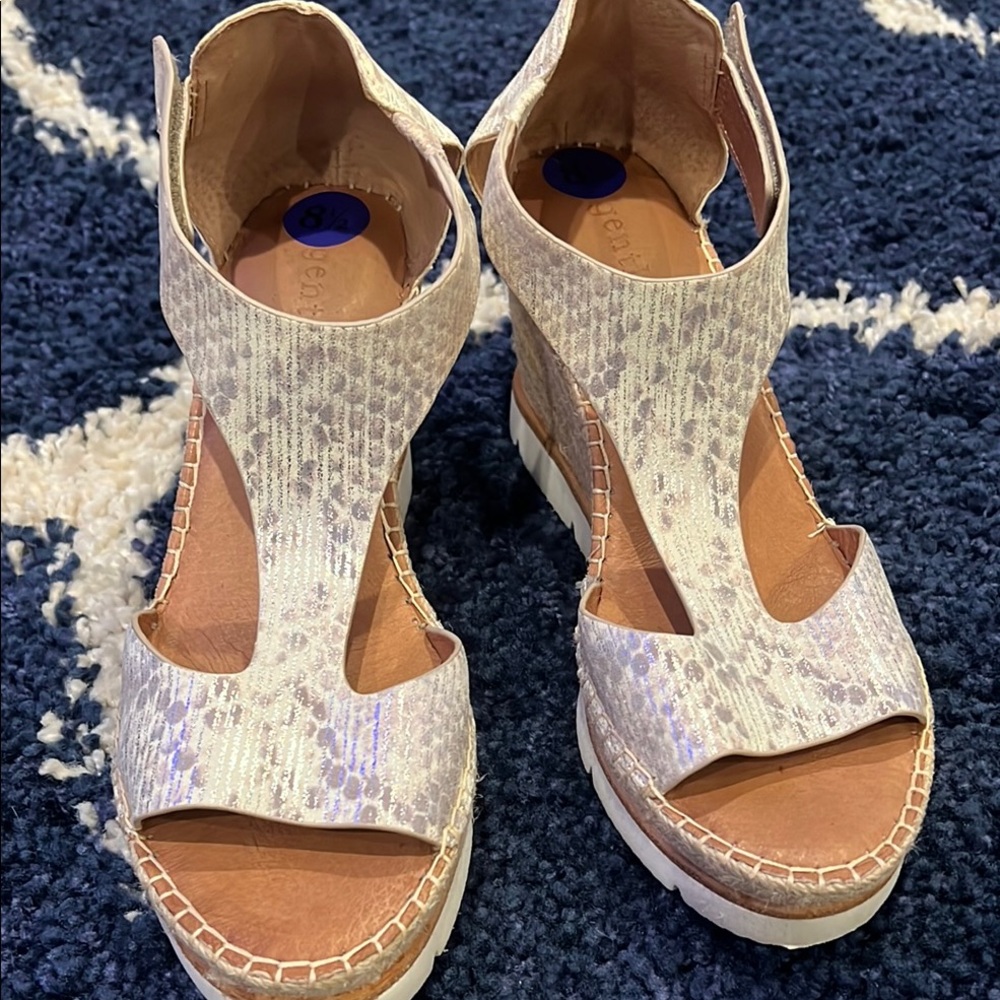 Gentle Souls Cream Sandals T-Strap Design